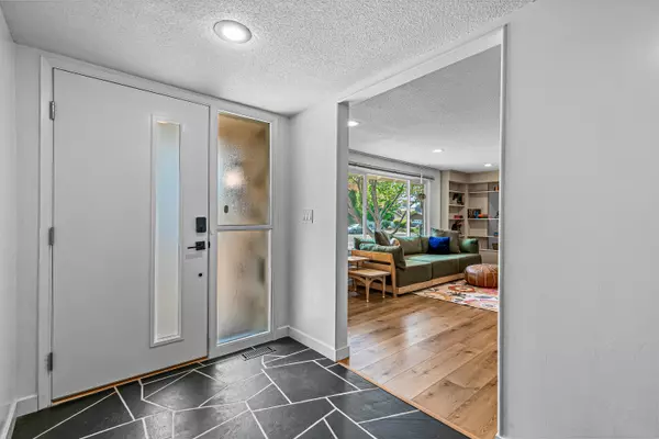 Medford, OR 97504,1917 Hybiscus ST