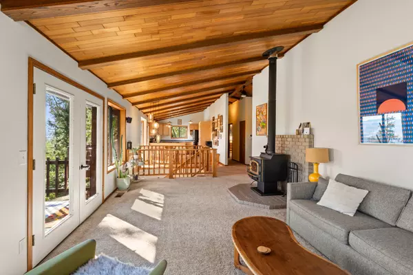 Ashland, OR 97520,694 Timberlake DR