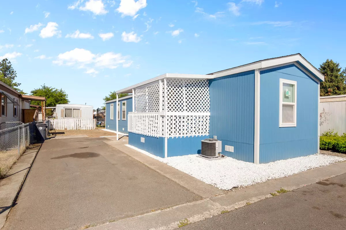 White City, OR 97503,2622 Falcon ST #SPC 25