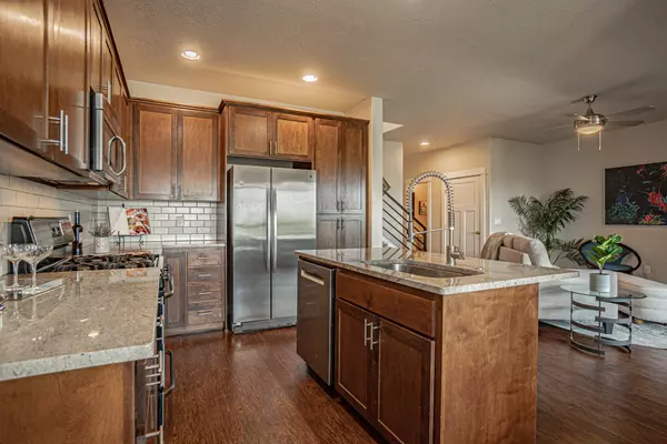 Ashland, OR 97520,955 Camelot DR