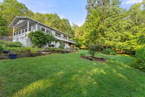 Grants Pass, OR 97527,219 Bluebell LN