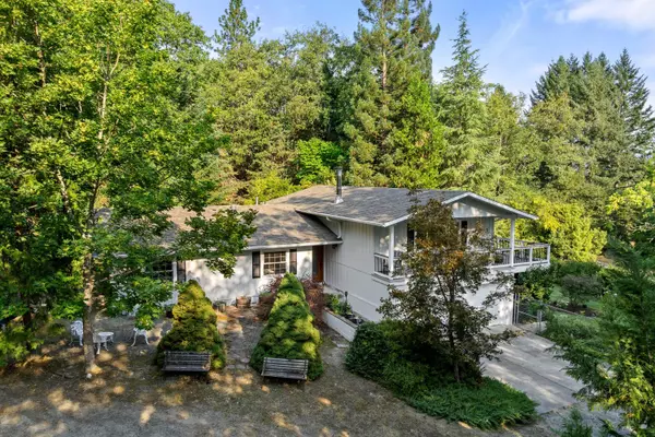 Grants Pass, OR 97527,219 Bluebell LN