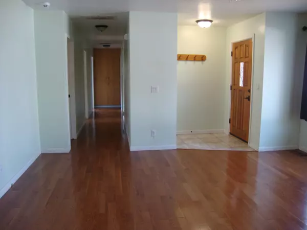 Grants Pass, OR 97526,1405 Laura CT