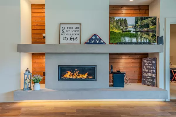 Medford, OR 97504,327 Kansas DR