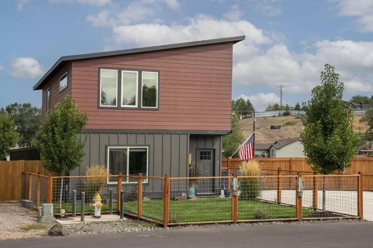 Prineville, OR 97754,883 6th ST