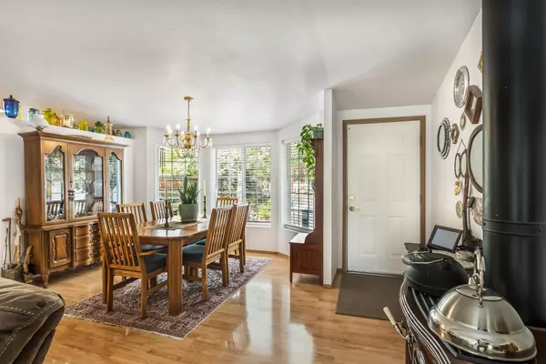 Bend, OR 97702,60910 Lodgepole DR