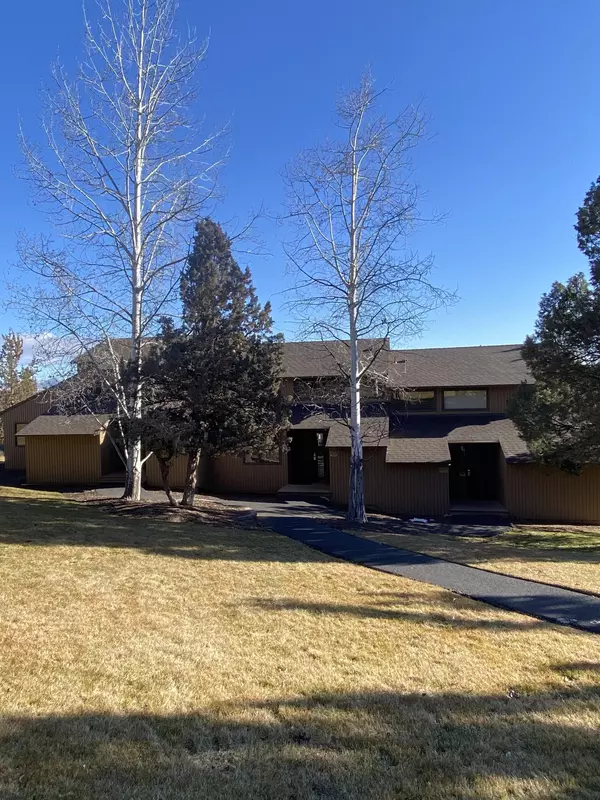 Redmond, OR 97756,1850 Redtail Hawk DR #RV53B