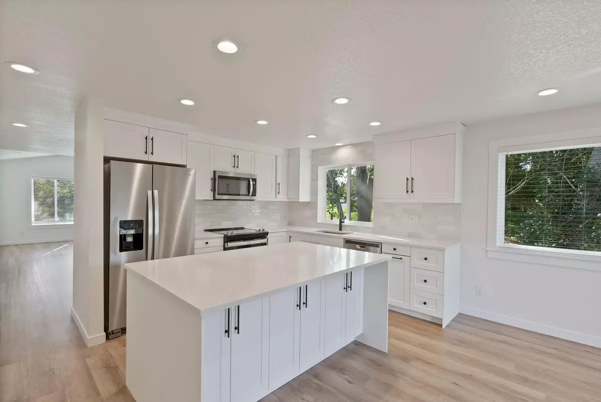 Bend, OR 97701,63673 Boyd Acres RD