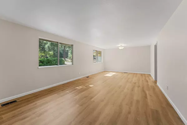 Grants Pass, OR 97527,475 Pyle DR