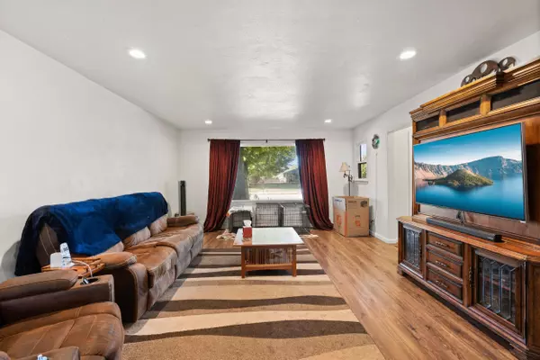 Grants Pass, OR 97526,503 Dean DR