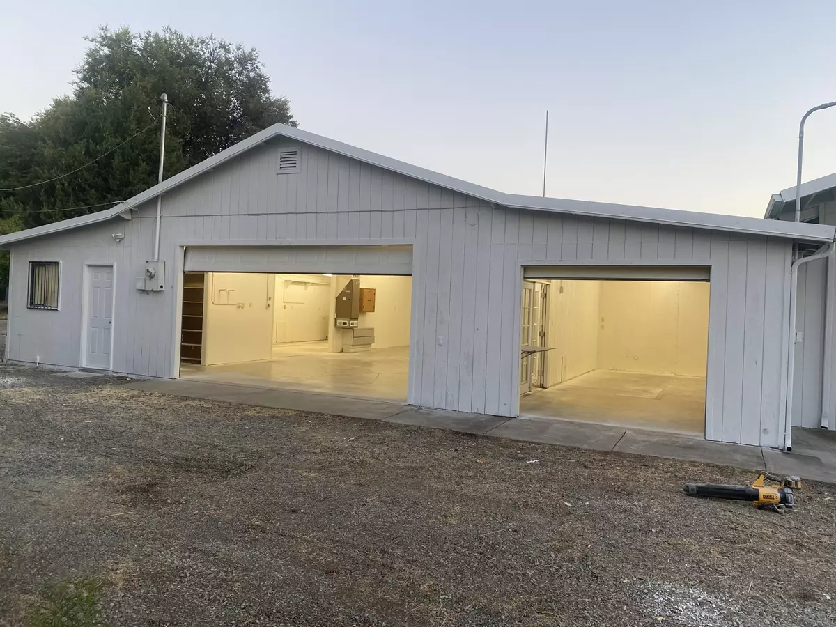 Medford, OR 97501,114 Ross LN N