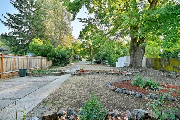 Medford, OR 97504,122 Willamette AVE