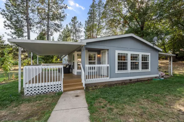 205 Madrone LN, Shady Cove, OR 97539