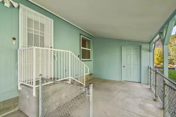 Grants Pass, OR 97526,208 Creekside DR