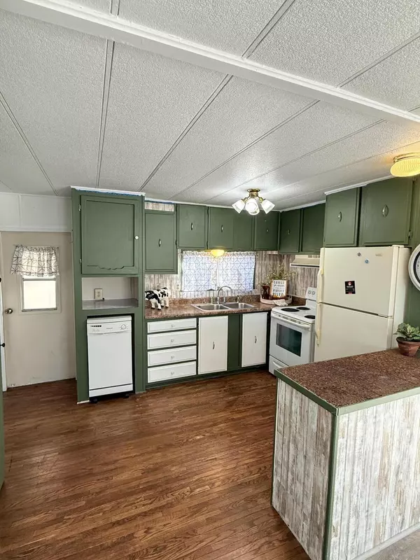 Grants Pass, OR 97527,5076 Leonard RD #93