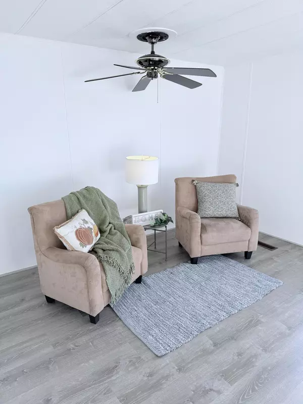 Grants Pass, OR 97527,5076 Leonard RD #93