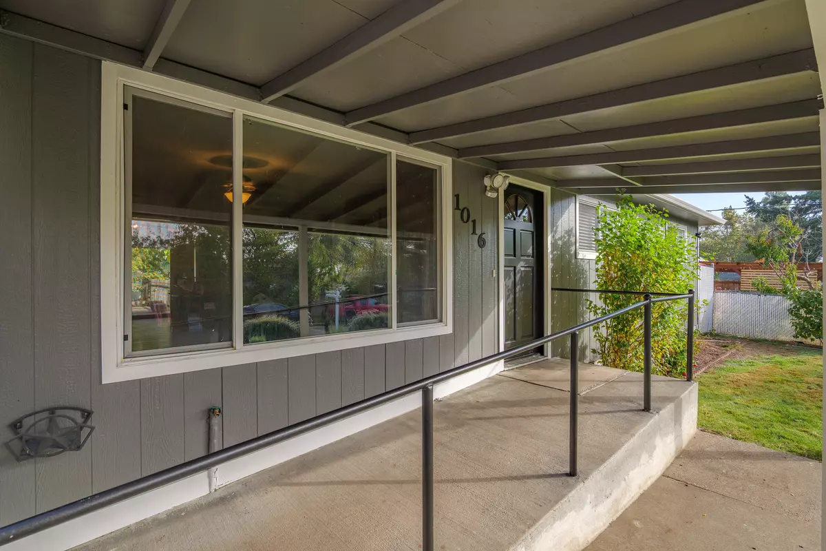 Grants Pass, OR 97526,1016 Bellevue PL