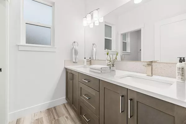 Bend, OR 97701,21443 Hayloft PL