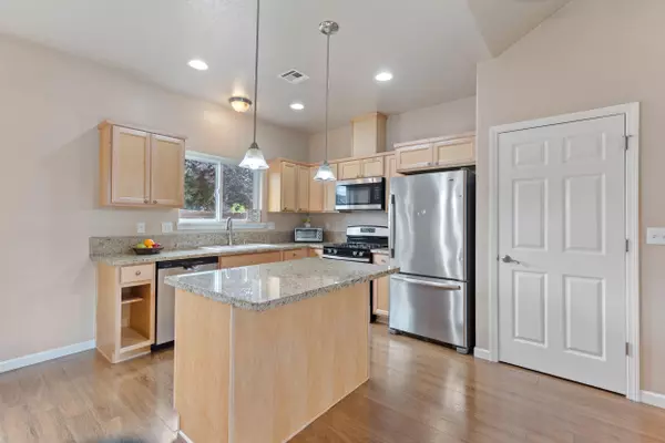 Grants Pass, OR 97526,1901 G ST