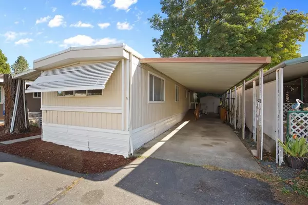 Grants Pass, OR 97526,306 Sandlewood DR