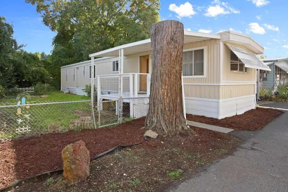 Grants Pass, OR 97526,306 Sandlewood DR