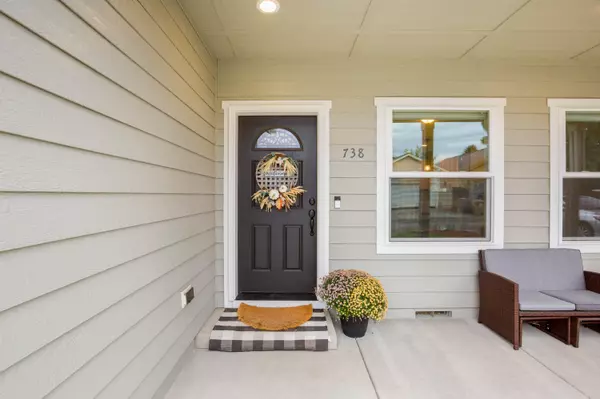 Grants Pass, OR 97526,738 Lincoln RD