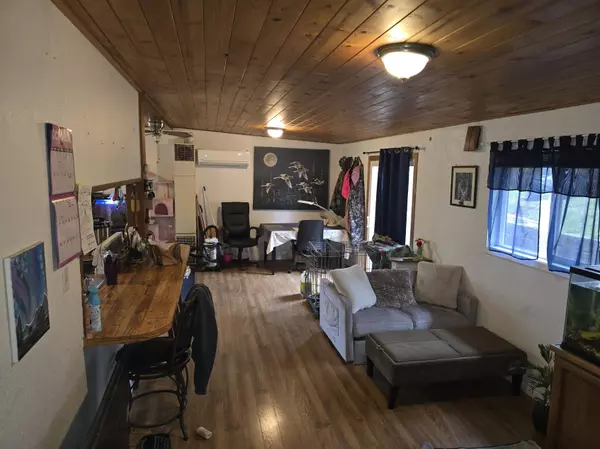 Klamath Falls, OR 97601,318 Riverside DR