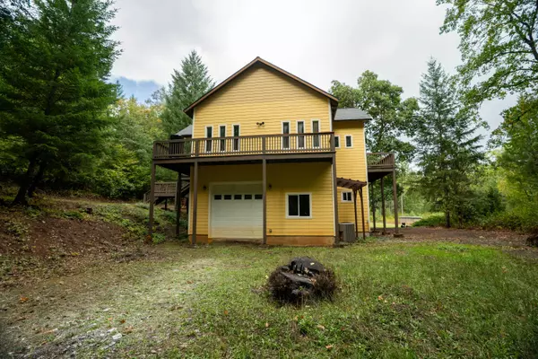 Cave Junction, OR 97523,709 Pinewood WAY