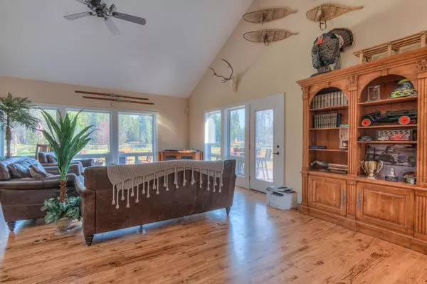 Bend, OR 97707,56081 Snow Goose CT