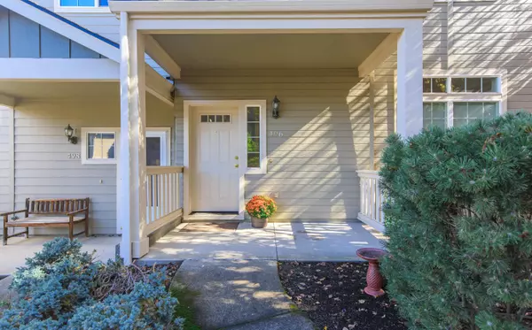 496 Starflower LN, Ashland, OR 97520