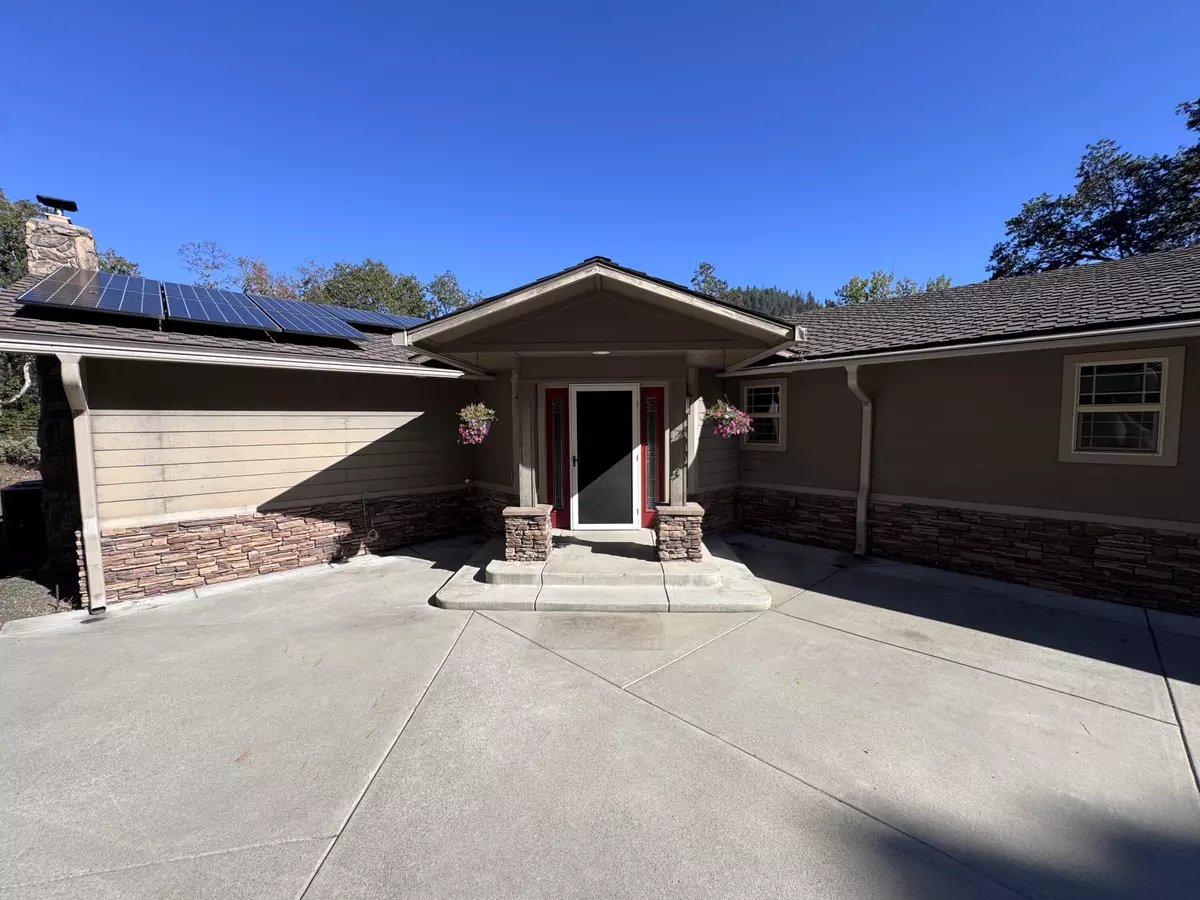 Rogue River, OR 97537,12330 Evans Creek RD