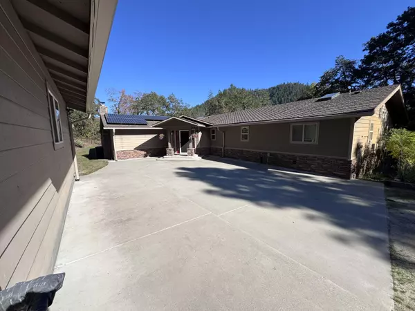 Rogue River, OR 97537,12330 Evans Creek RD