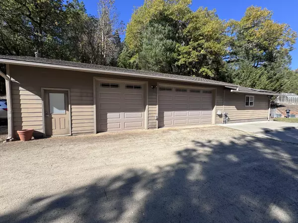 Rogue River, OR 97537,12330 Evans Creek RD