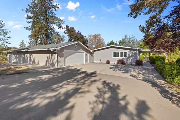 395 Robleda DR, Central Point, OR 97502