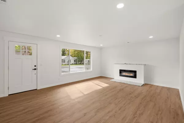 Eagle Point, OR 97524,416 Royal AVE