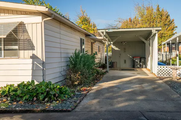 Medford, OR 97501,2252 Table Rock RD #SPC 232