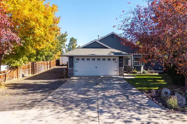 2120 Maple Tree CT NW, Redmond, OR 97756