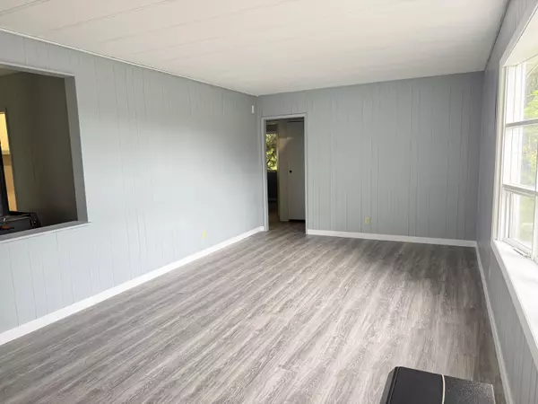 Klamath Falls, OR 97601,4000 Round Lake RD #SPC 98