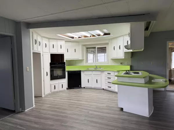 Klamath Falls, OR 97601,4000 Round Lake RD #SPC 98