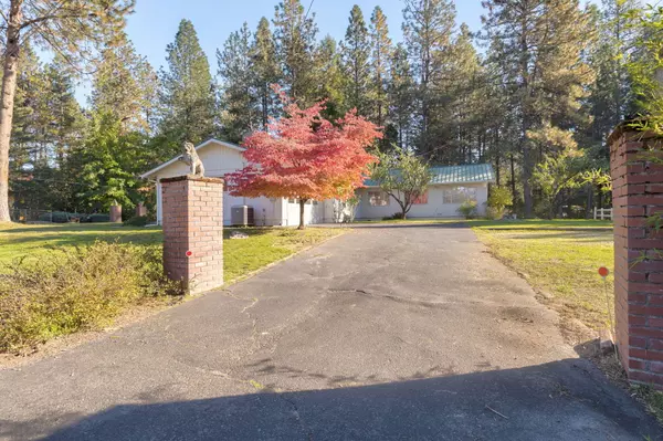 Grants Pass, OR 97527,442 Honeylynn LN