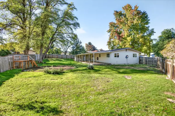 Medford, OR 97504,1400 Avocado LN