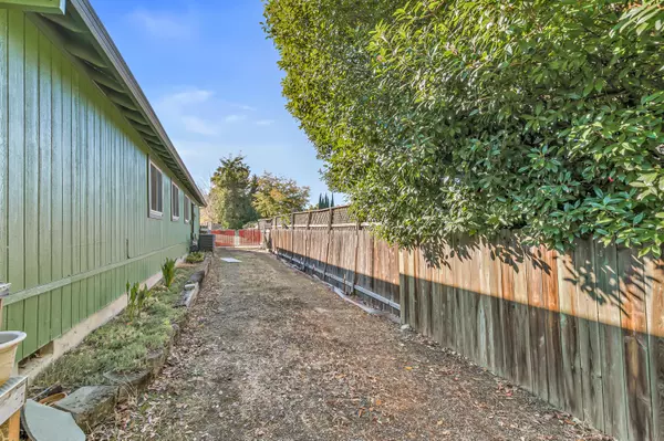 Medford, OR 97504,1841 Cascadia CIR