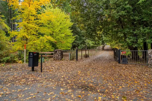 Cave Junction, OR 97523,335 Cornett LN