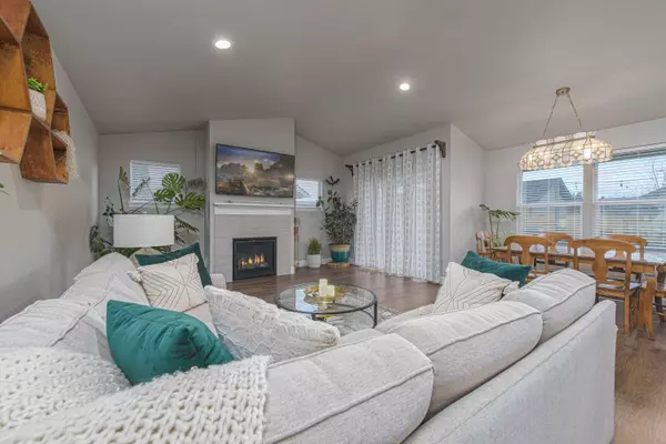 Redmond, OR 97756,413 Nickernut LN