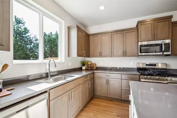 Bend, OR 97701,63190 Carly Ln