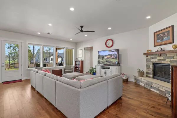 Grants Pass, OR 97527,199 Black Oak DR