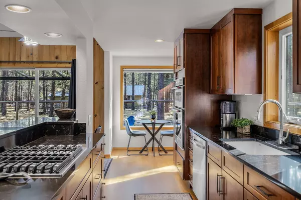 Sisters, OR 97759,69388 Tollgate