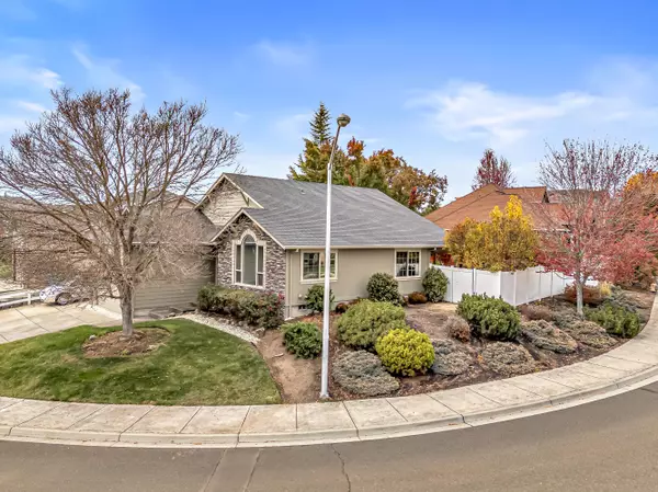 Eagle Point, OR 97524,1023 Highlands DR