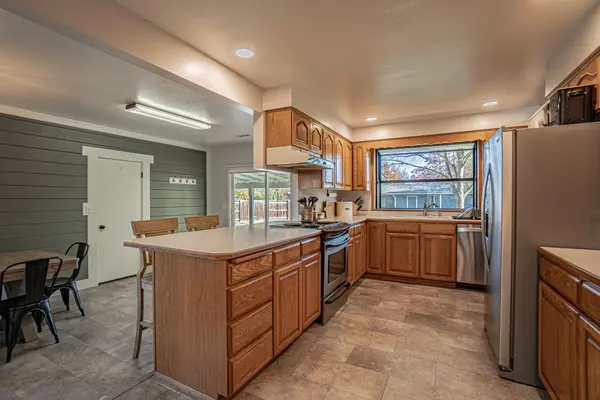 Central Point, OR 97502,3642 Oak Pine WAY