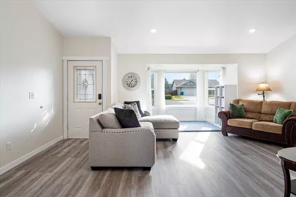 Redmond, OR 97756,2223 Jackpine CT